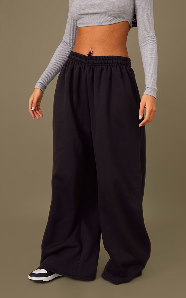 Black Sweatpants That Combine Style and Comfort