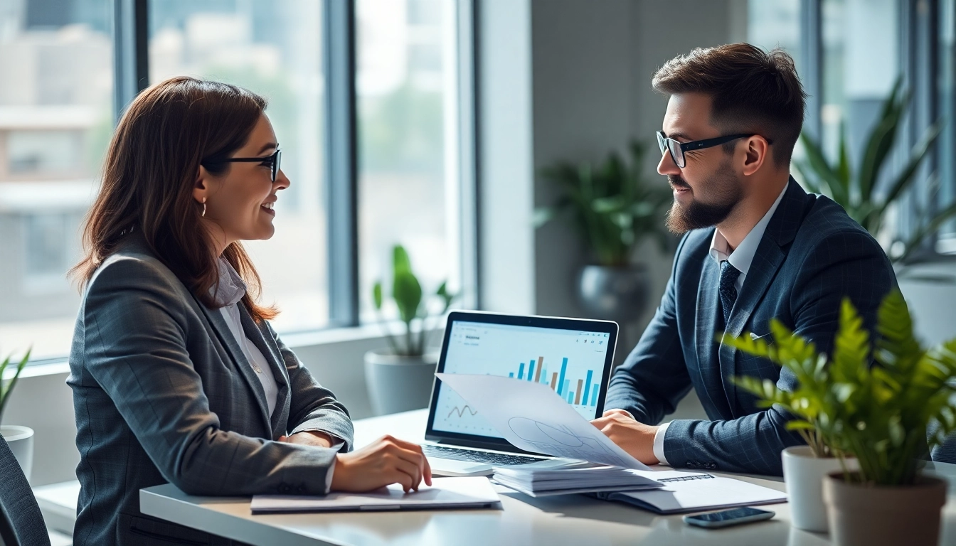 카드 한도 현금화에 대한 상담을 하는 전문 금융 컨설턴트의 모습